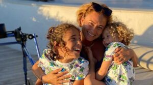 Kızının regl olduğunu sosyal medyadan duyurduğu için eleştirilen Ceyda Düvenci: Utanmayın, onurlandırın