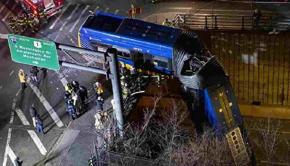 New York'ta otobüs köprüden sarktı: 8 yaralı