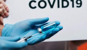 Uzmanı açıkladı: Covid-19 aşılarının kadınlar üzerinde düşük ile ilgili riski var mı?