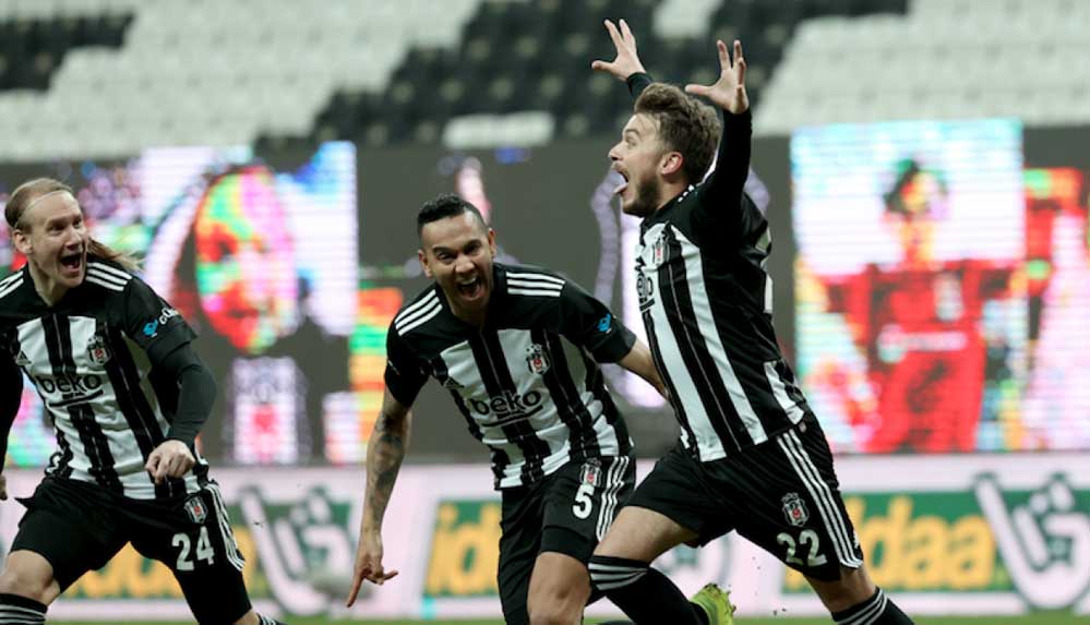 Yenilmezlik serisini 9 maça çıkaran Beşiktaş, Süper Lig'in ilk yarısını lider tamamladı