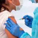 "1 hekimden aynı anda 2 kişiye aşı yapması isteniyor" 12 _1 hekimden aynı anda 2 kişiye aşı yapması isteniyor_