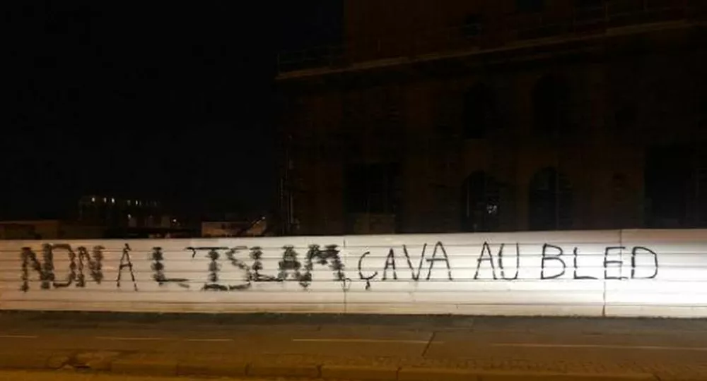 Fransa'da inşası devam eden Eyüp Sultan Camisi'ne ırkçı saldırı