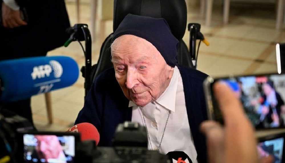 116 yaşındaki rahibe koronavirüsü 'belirti göstermeden' yendi
