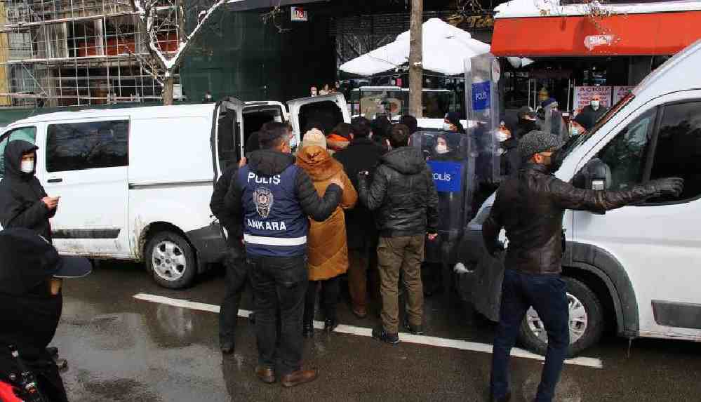Ankara’da eylem yapmak isteyen kadınlara polis müdahalesi: 10 gözaltı
