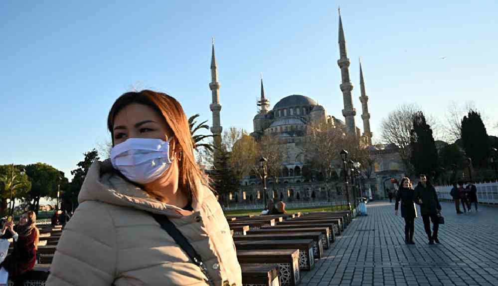 Bilim Kurulu üyesi Akın: 'Yerinde karar' döneminde kısıtlamalar ilçelerin vaka yüküne göre belirlenecek