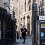 Birleşik-Krallık,-Kovid-19-kısıtlamalarını-8-Mart'tan-itibaren-kademeli-olarak-kaldıracak