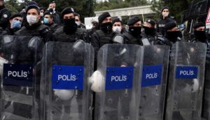 Boğaziçi-Üniversitesi'ne-polis-girdi--Müdahale-başladı,-çok-sayıda-gözaltı-var!