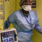 Covid-19'lu bazı sağlık çalışanlarının işe gelmeye devam ettiği öne sürüldü