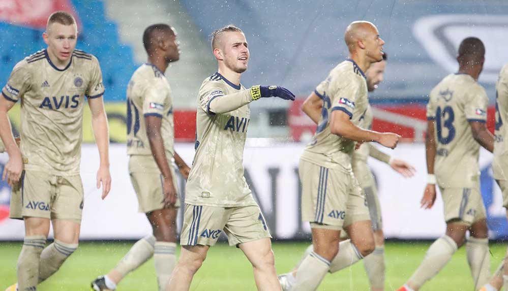 Dev-maçta-Fenerbahçe-Trabzon'u-yendi-zirveye-ortak-oldu