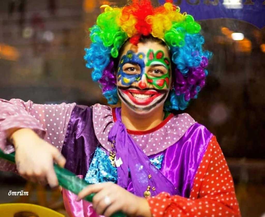 Evde asılı halde ölü bulunan Betül Özdemir için aile yeniden otopsi istedi