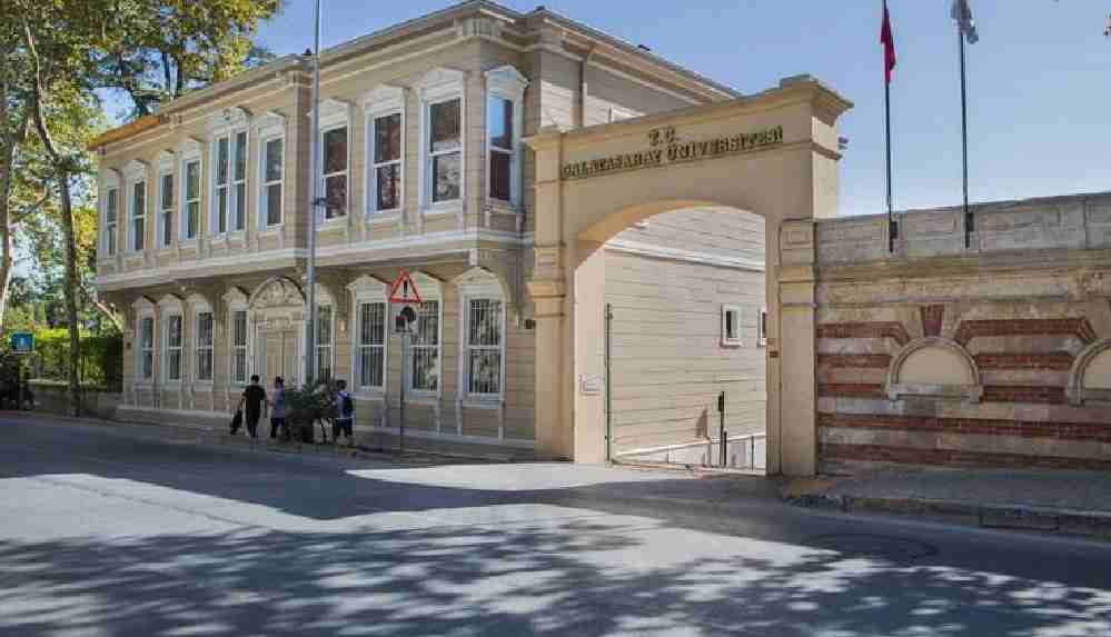 Galatasaray Üniversitesi'ndeki Fransız öğretim görevlileri sınır dışı mı edilecek?