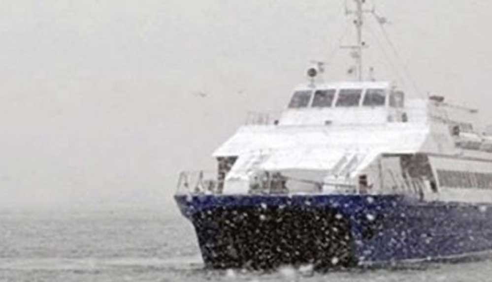 İstanbul’da-gece-başlayan-kar-yağışı-etkili-oluyor,-bazı-deniz-otobüsü-seferleri-iptal-edildi