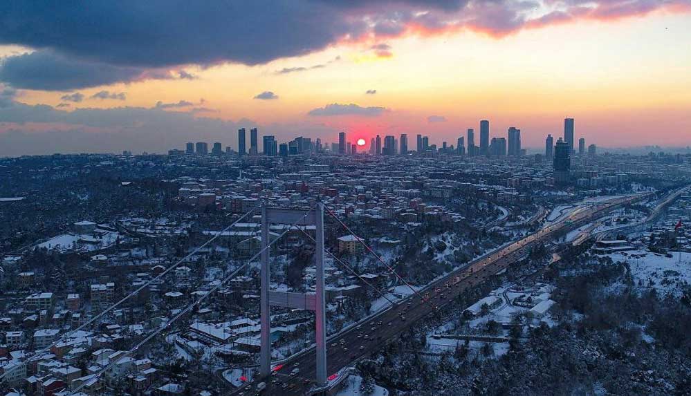 İstanbul'da kar yağışı sabah saatlerinden itibaren tekrar etkili olmaya başladı