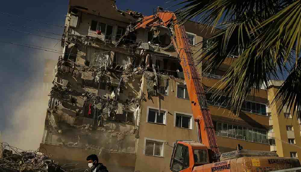 İzmir’de 'orta hasarlı' denilen 2 binaya 5 ay sonra 'az hasarlı' raporu verildi