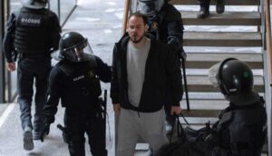İspanya'da polis üniversite bastı: Rapçi Hasel 'teröre destek' suçlamasıyla tutuklandı