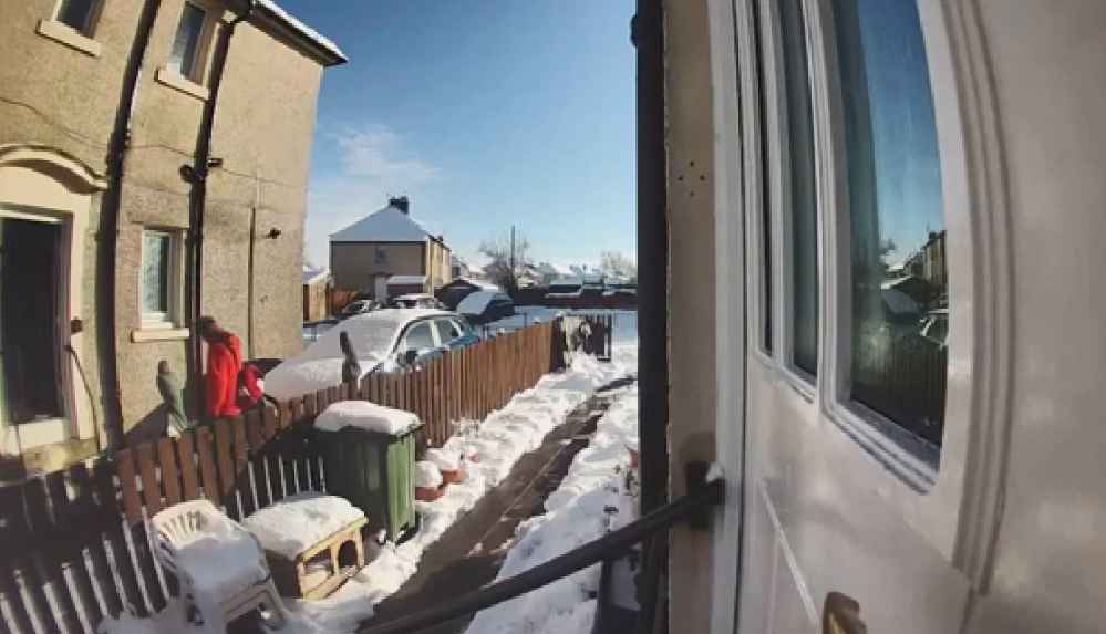 Kafasını çarpan kadını ‘Yorgunum’ diye karların içinde bırakıp gitti