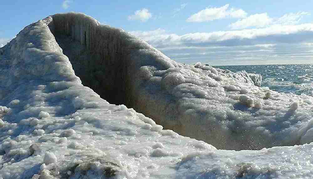 Kazakistan'da 'buz volkanı' oluştu