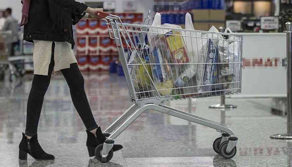 Macaristan’da-bir-süpermarket-aşkı-bulmaları-için-müşterilerine-yardımcı-oluyor
