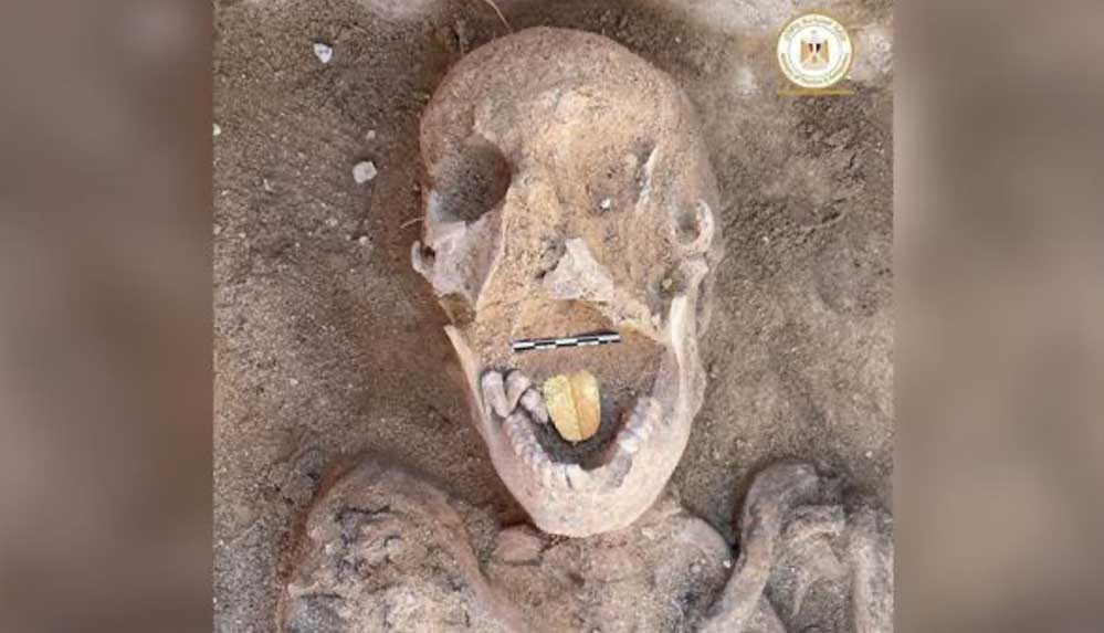 Mısır'da 2 bin yaşında altın dilli mumyalar bulundu