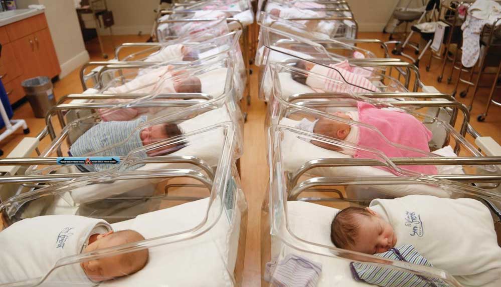 Ölüm döşeğindeki emekli hemşireden korkunç itiraf: "Yeni doğmuş 5 bin bebeğin yerini zevk için değiştirdim"
