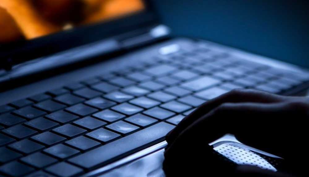 Porno-filmlerde-oynayan-öğretmenin-işine-son-verildi