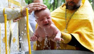 Vaftiz edilen 6 haftalık bebek hayatını kaybetti