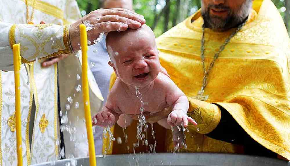 Vaftiz edilen 6 haftalık bebek hayatını kaybetti