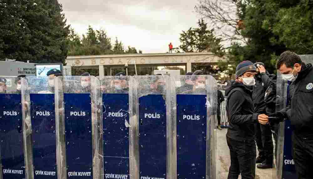 Valilik'ten yeni açıklama: Gözaltına alınan 159 kişiden 102'si Boğaziçi Üniversitesi öğrencisi değil