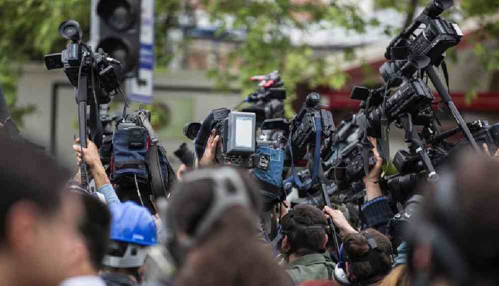 Yeni yıl gazetecilere saldırılar, gazete ve televizyonlara cezalarla başladı: ‘35 günde 30 gazeteciye saldırı’ 4 Yeni yıl gazetecilere saldırılar, gazete ve televizyonlara cezalarla başladı_ ‘35 günde 30 gazeteciye saldırı’