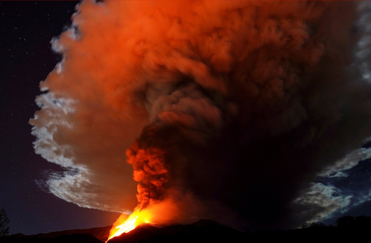 Etna yanardağı yine patladı 3 Etna yanardağı yine patladı
