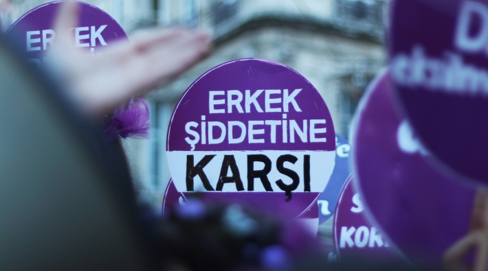 Mor Çatı: “Erkek egemen yargı sisteminde erkeğe her türlü indirim sağlanıyor”