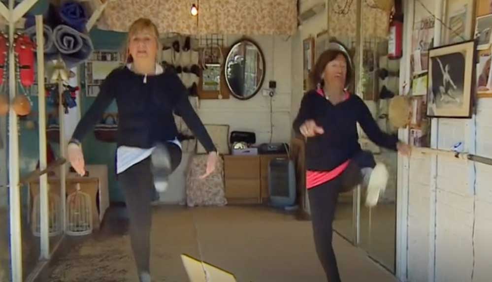 100’üne iki ay kala hala dans ediyor: Sağlık çalışanları yararına bağış topluyor