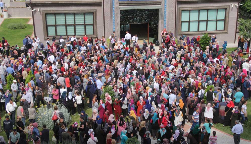 200 kişilik işçi kadrosuna 52 bin başvuru: 45 bini üniversite mezunu 5 200-kişilik-işçi-kadrosuna-52-bin-başvuru--45-bini-üniversite-mezunu