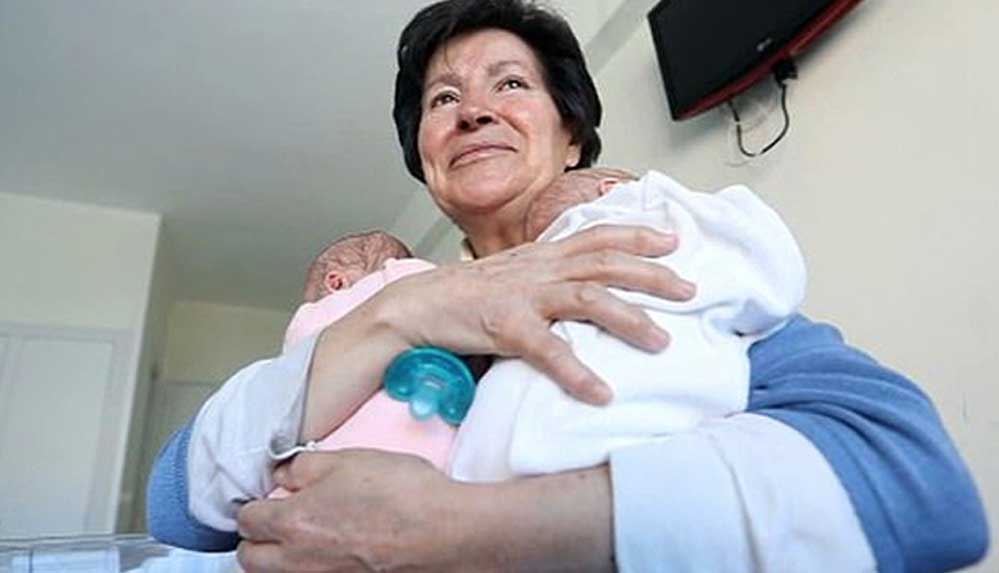 64 yaşında ikiz bebek dünyaya getiren anne hukuk mücadelesini kaybetti; çocuklar koruyucu aileye verilecek