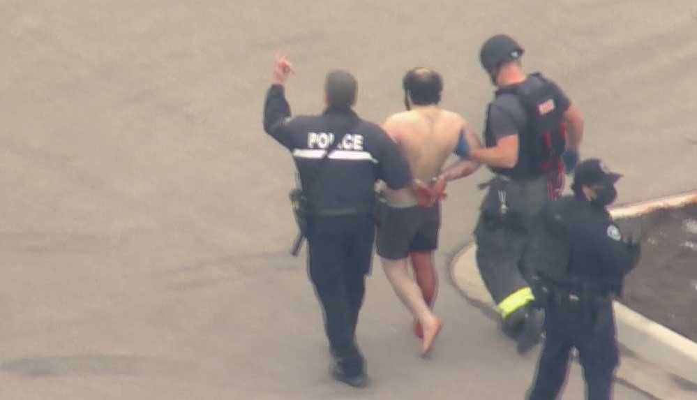 ABD'de-süpermarkete-silahlı-saldırı--10-ölü-2