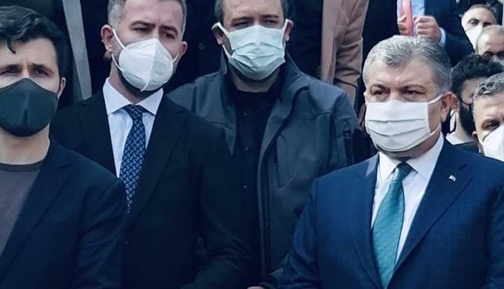 Bakan-Koca,-Soylu'nun-annesinin-cenazesinde-böyle-gizlenmiş!