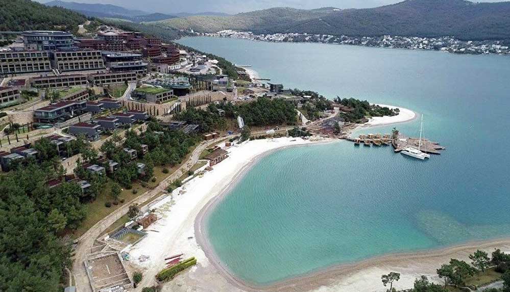 Bodrum-plajlarına-Maldivler'e-benzetmek-için-kuvars-tozu-döküldüğü-iddia-edildi