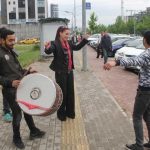 'Boşandım'-diye-davul-zurna-çaldıran-kadın,-şimdi-de-uzaklaştırma-kararı-aldırdı