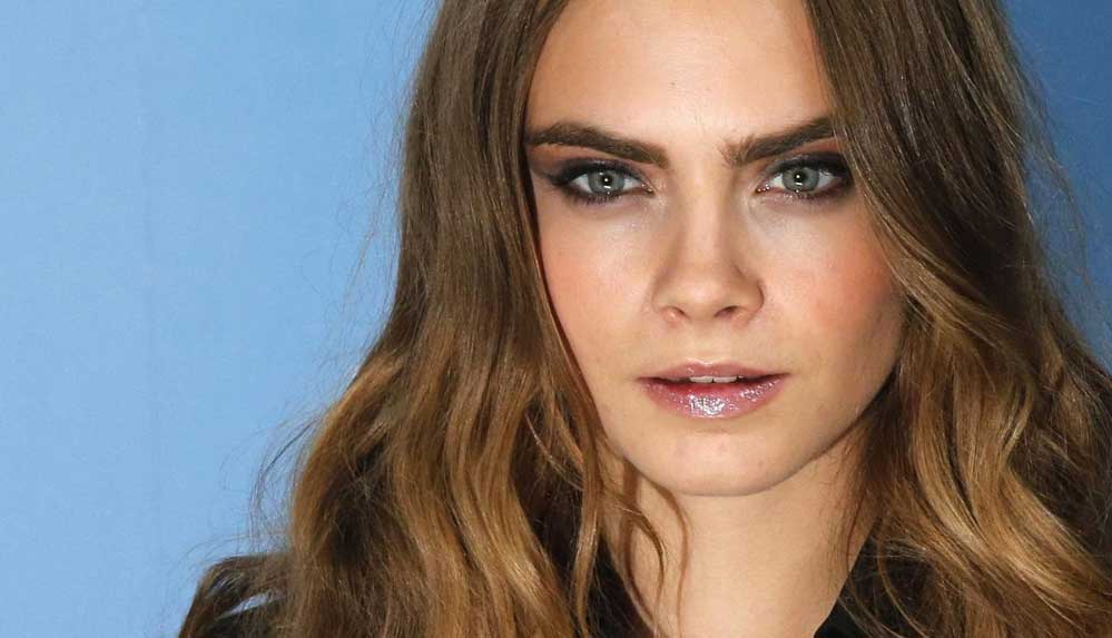 Cara-Delevingne-cinsel-kimliğiyle-barışmadan-önce-intiharın-eşiğine-geldiğini-açıkladı