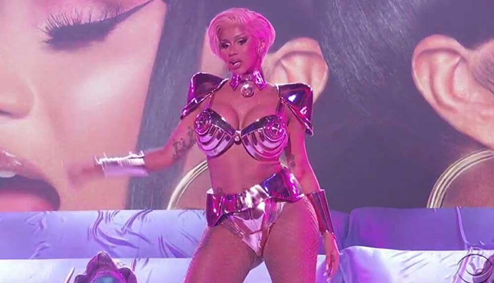 Cardi-B--Şöhretimi-striptiz-kulübünde-çalışmaya-ikna-eden-bir-Türk’e-borçluyum