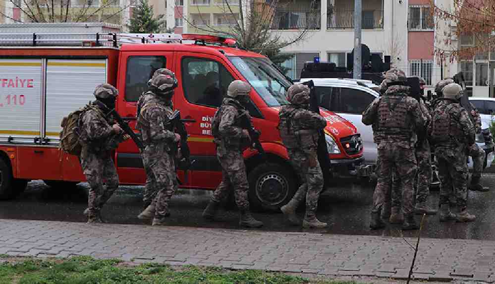Diyarbakır'da 'rehine' operasyonu: Yaralılar var