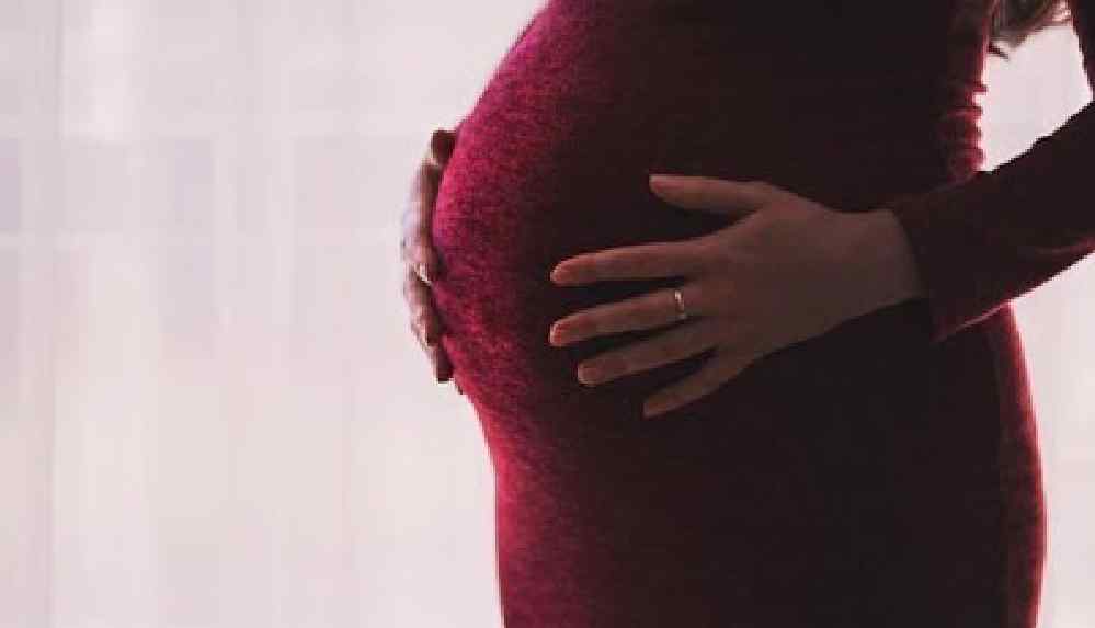 Düşük yapan kadınlara ücretsiz izin yasası kabul edildi