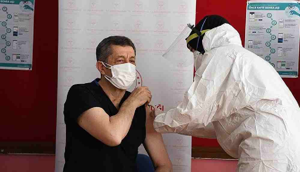 Eğitim Sen Muğla_ Milli Eğitim Bakanı Selçuk, eğitim emekçilerinin aşı olması için adım atmadı