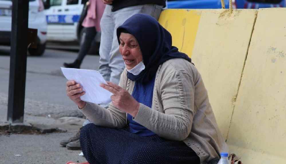 Emine Şenyaşar adalet nöbetinde 14’üncü gün: “Ölsem de buradan kalkmayacağım”