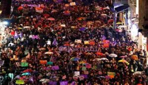Feminist Gece Yürüyüşü'ne katılan kadınlara gözaltı