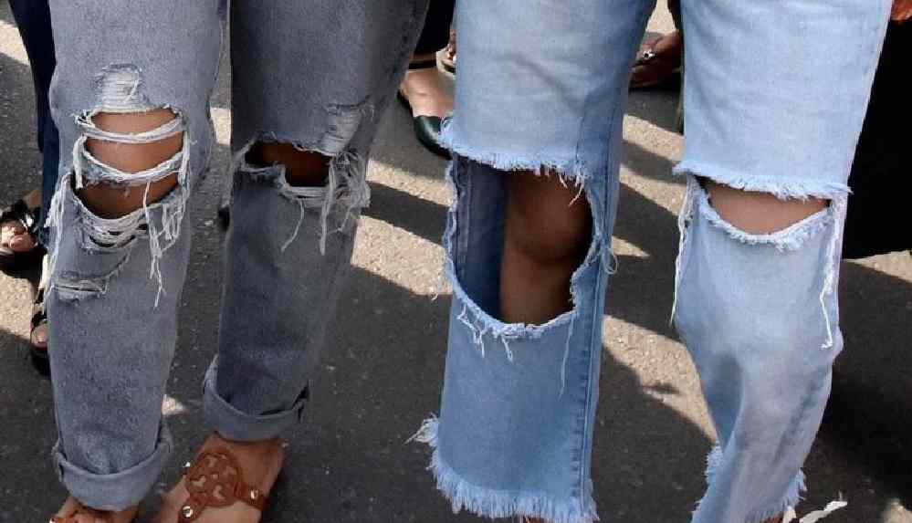 Hindistan'da kadınlar neden yırtık kotlu fotoğraflarını paylaşıyor_