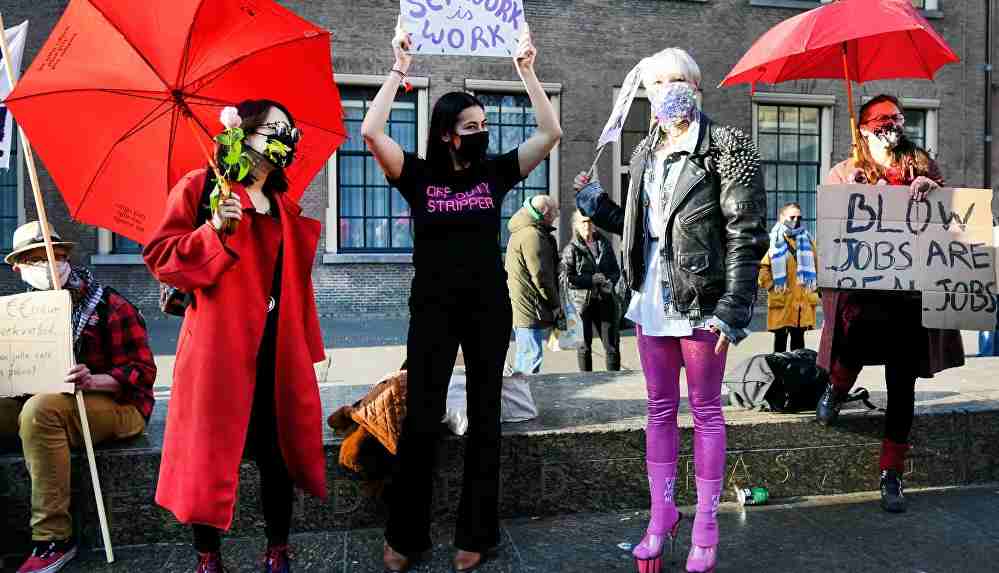 Hollanda'daki seks işçileri isyan etti: Biz de herkes gibi kira ödemek zorundayız, neden çalışamıyoruz?