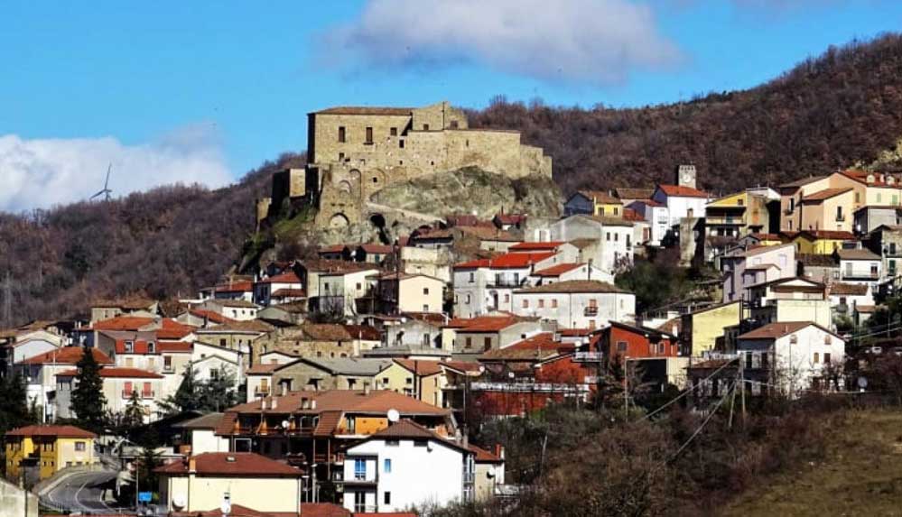 İtalyan kasabası 1 euroya "rüya gibi" ev satıyor