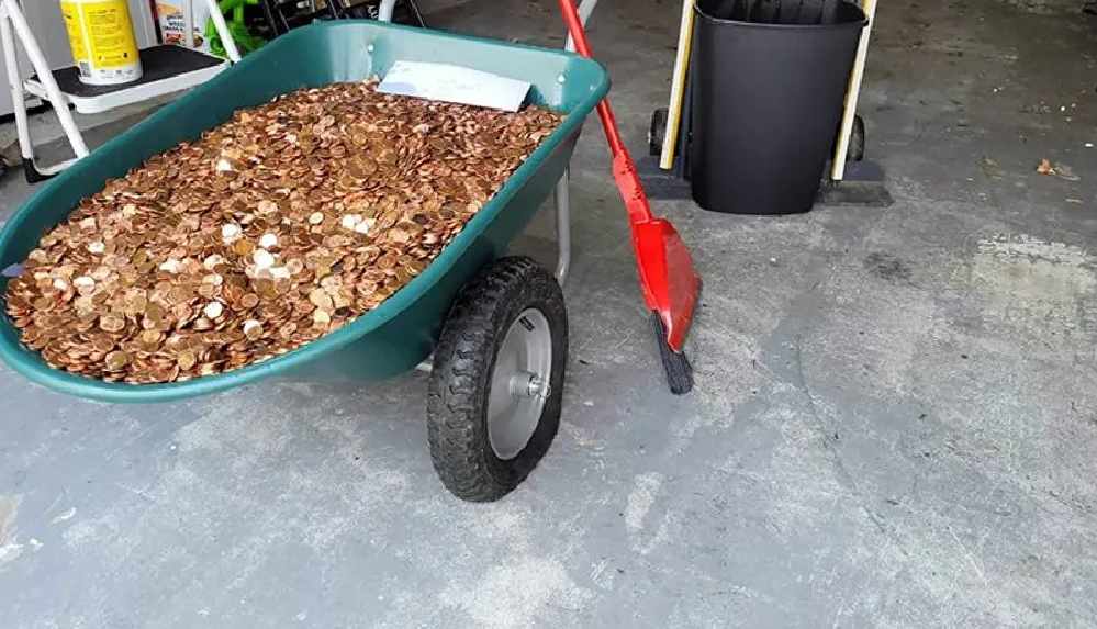 İstifa eden çalışanına kızdı, son maaşı binlerce madeni parayla ödedi