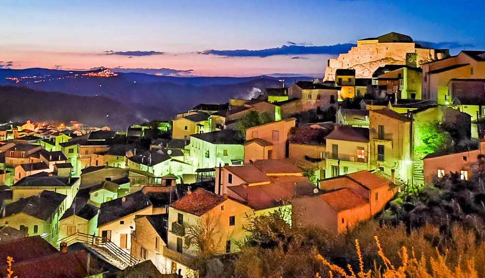 İtalyan kasabası 1 euroya "rüya gibi" ev satıyor